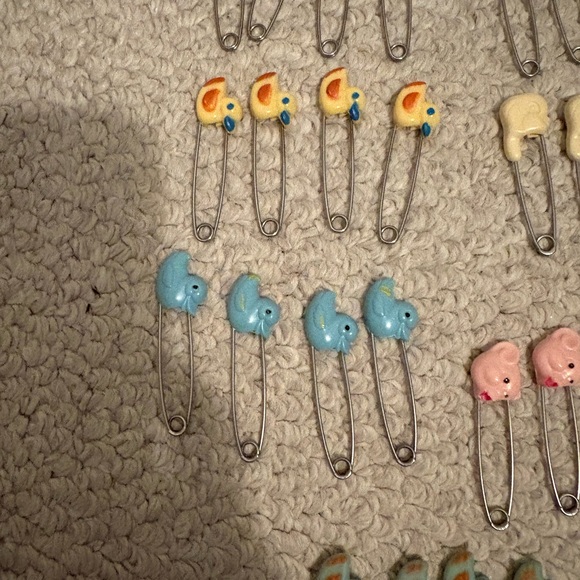Vintage Colorful Animal diaper Pins for Kids - Picture 5 of 7